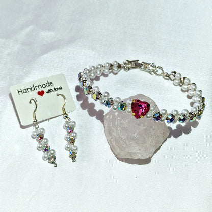 Bleikt hjartaarmband og eyrnalokkar